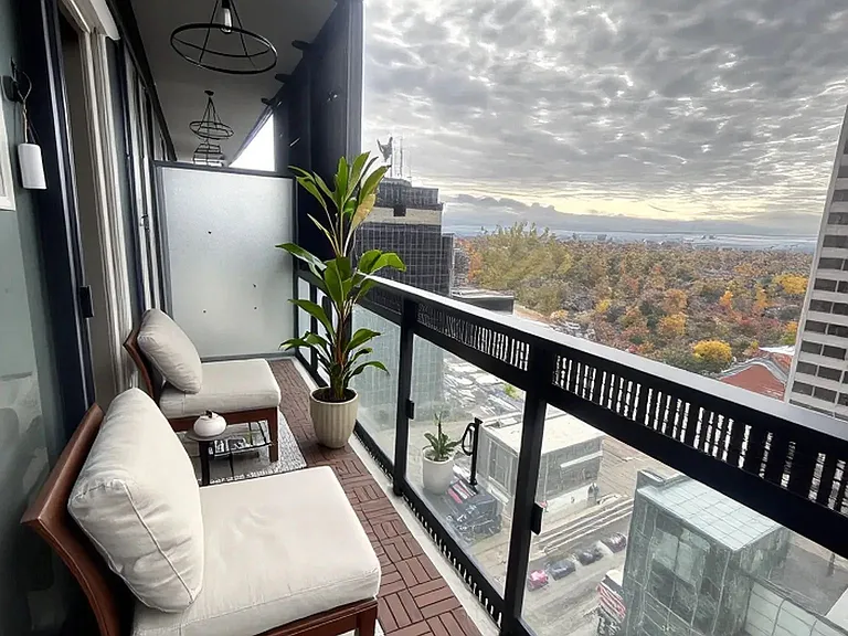 8 Eglinton Ave E #1102 — Photo 8