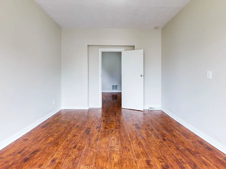 46-48 Henry St #2R — Photo 4