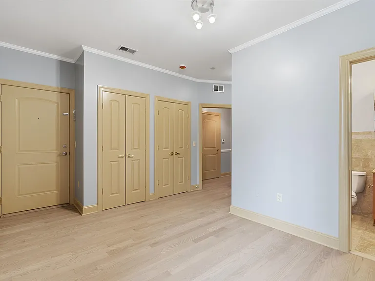 21 Saint Pauls Ave #1 — Photo 8