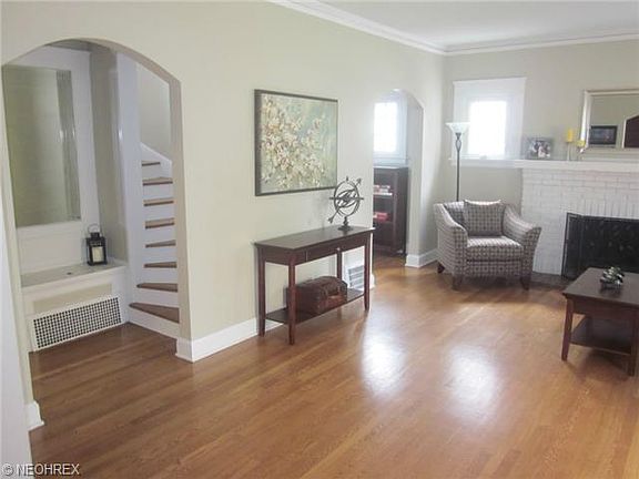 3rd image of 2059 Belle Ave