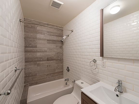 4th image of 900 Lafayette Ave #1