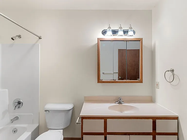 Hickory Drive and Pinecrest Apartments — Photo 51