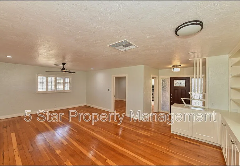 3030 Aurora Ave — Photo 3