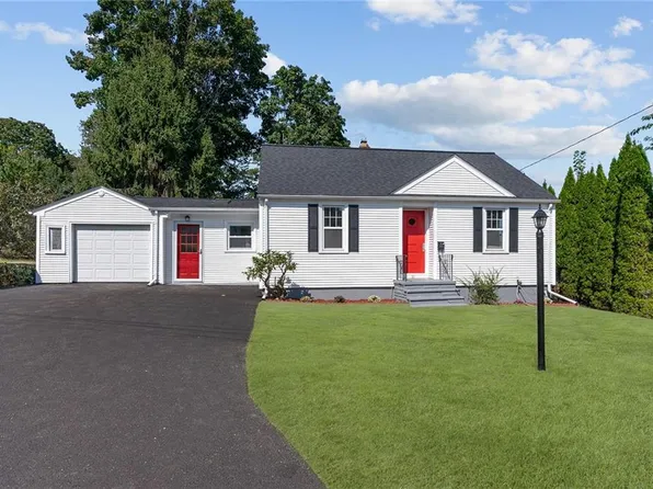 11 Peters Ln, West Warwick, RI 02893