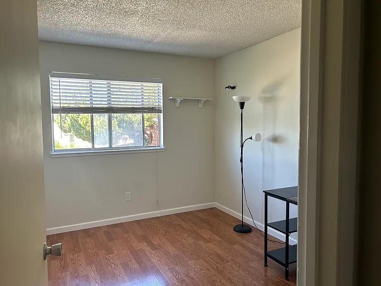 726 Newport Way — Photo 4