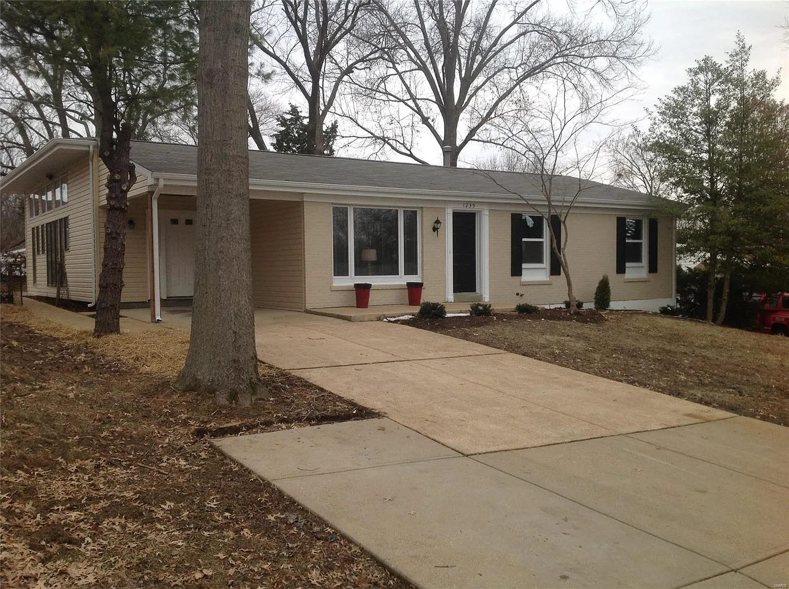 1235 Capri Dr photo 1