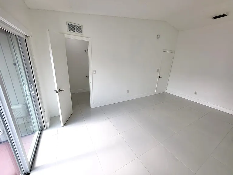 10345 SW 209th Ln — Photo 12