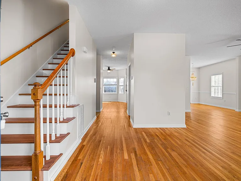 217 Derby Downs Dr — Photo 18