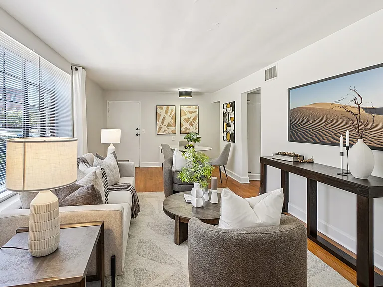 Cameron Court Apartments — Photo 50