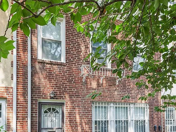6811 Dartmouth St, Forest Hills, NY 11375