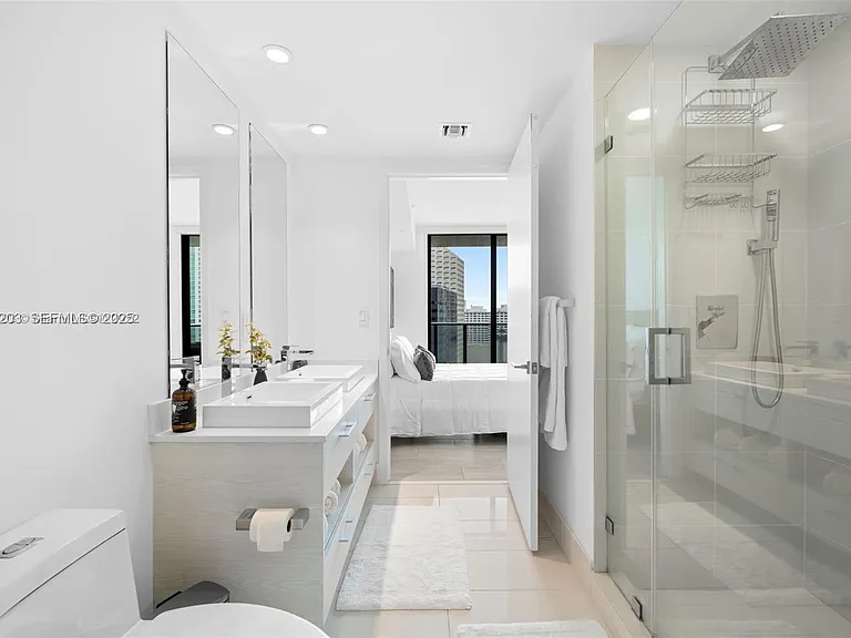 45 SW 9th St #1403 — Photo 15