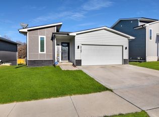 2107 Ammann Dr, Adel, IA 50003