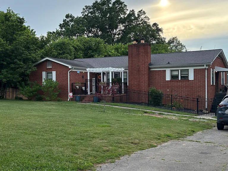 886 W Hunt Rd — Photo 12