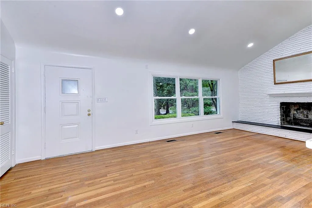 4 bed, 2046 sqft, $2,695 — Photo 2