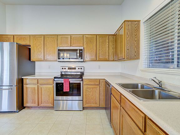 4th image of 10666 W Potter Dr