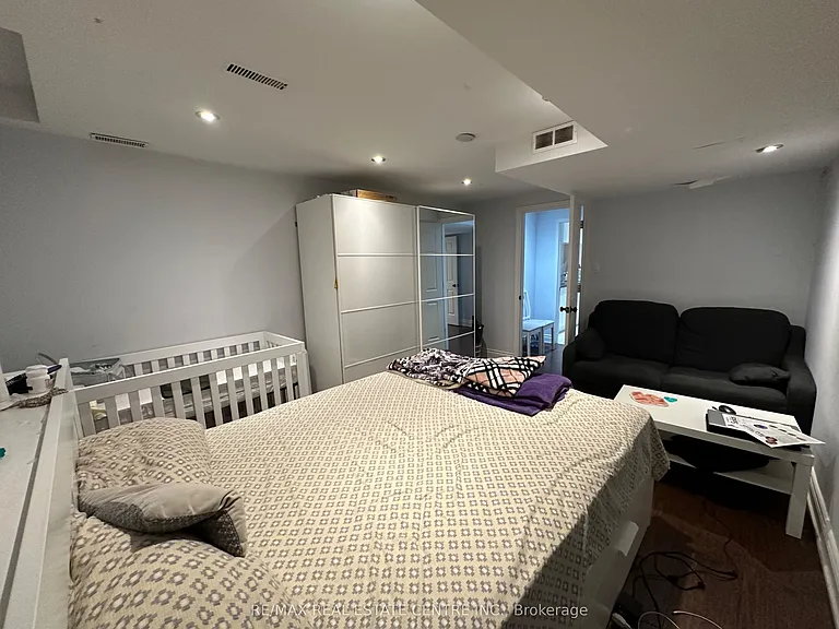 1876 Grosvenor Pl #BASEMENT — Photo 9