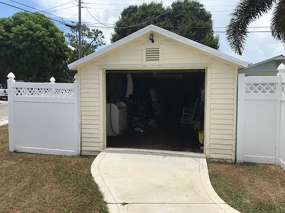 5th image of 9097 SE Pine Cone Ln