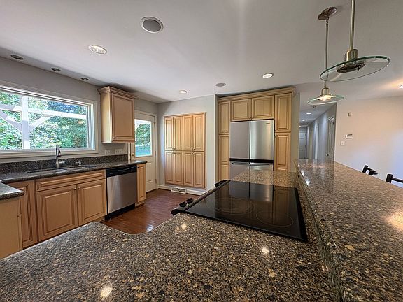 4th image of 1 Dellwood Dr