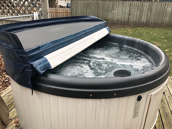 4 person hot tub 