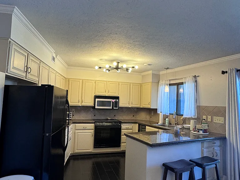 245 N Vine St #407 — Photo 32