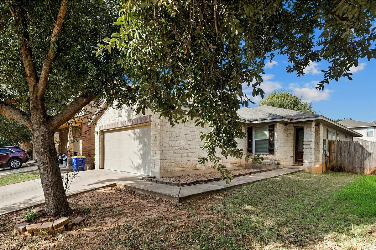 Building Photo - 3204 Barksdale Dr