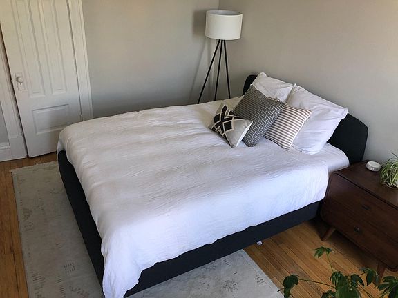 5th image of 2051 W Division St APT 3F