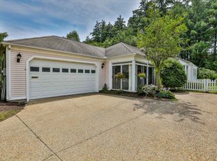19 Old Coventry Ln, Bedford, NH 03110