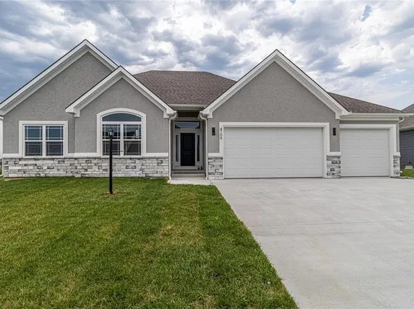4706 Woodland Shores Ct, Saint Joseph, MO 64505