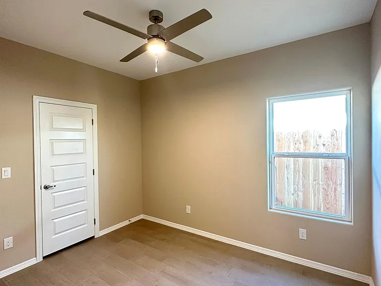 2914 W Kenwood St #1 — Photo 15