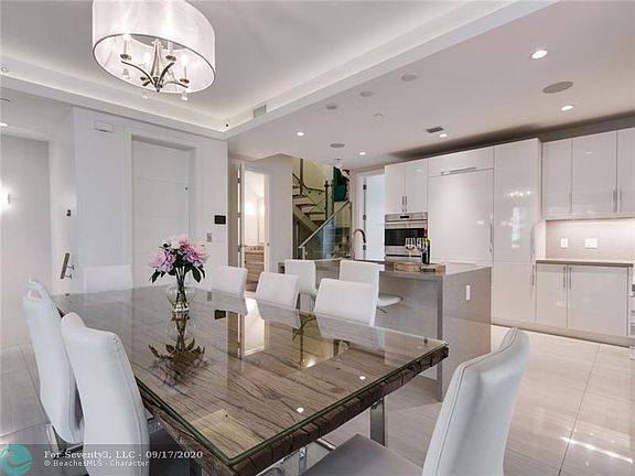 5th image of 255 Shore Ct