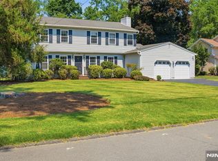 574 Baylor Ave, River Vale, NJ 07675