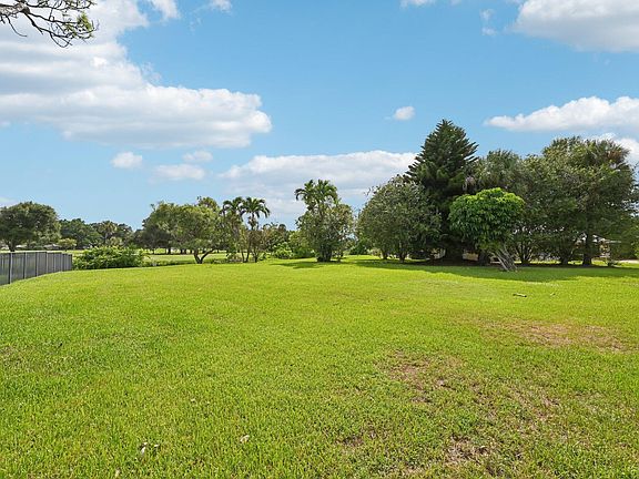 3rd image of 257 N Country Club Drive