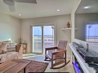 232 E Surfside Dr, Port Hueneme, CA 93041