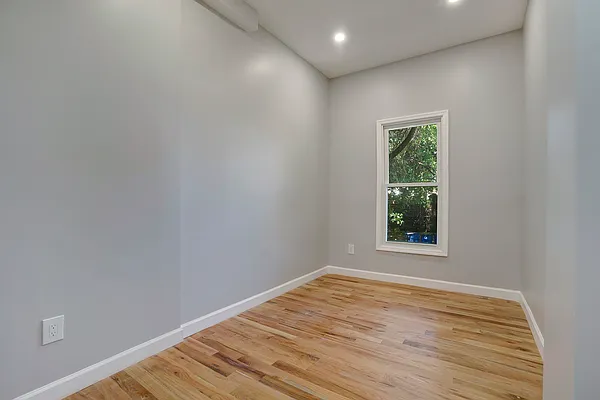 Rented by EXR | media 7