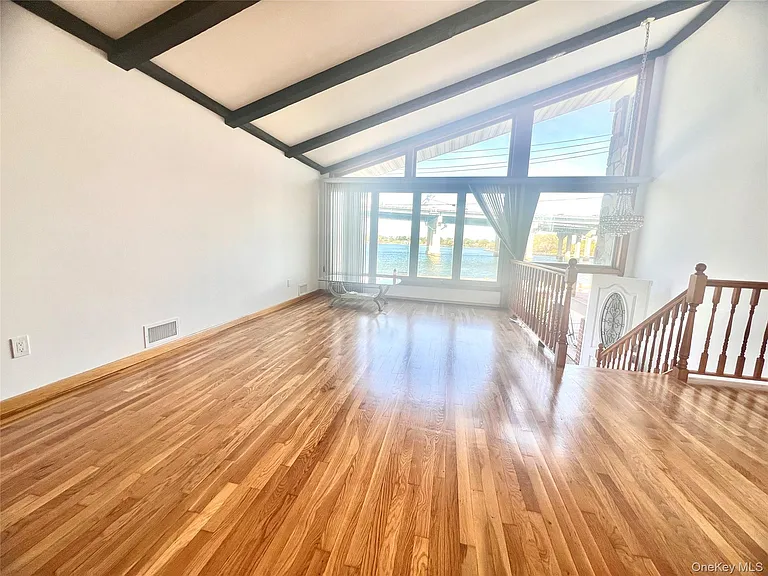 12-14 Utopia Pkwy — Photo 3