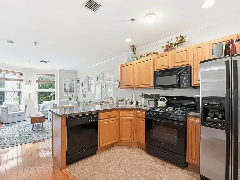 725 Jefferson St #11 — Photo 7