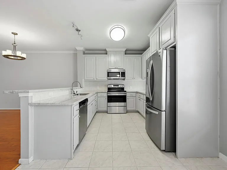 2913 Crawford St — Photo 12