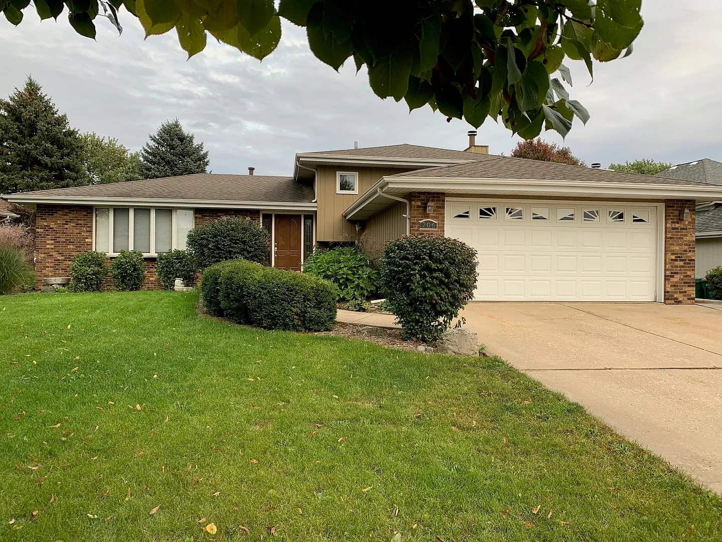 706 Ravinia Dr photo 1