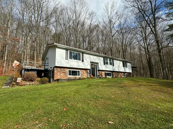 8 Baughman Hill Rd, Brookville, PA 15825