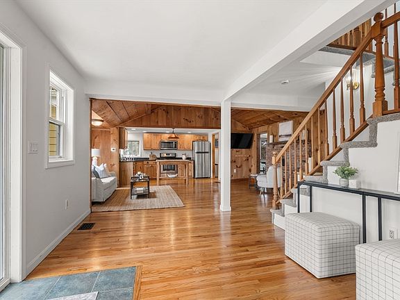 3rd image of 14 Dogwood Rd