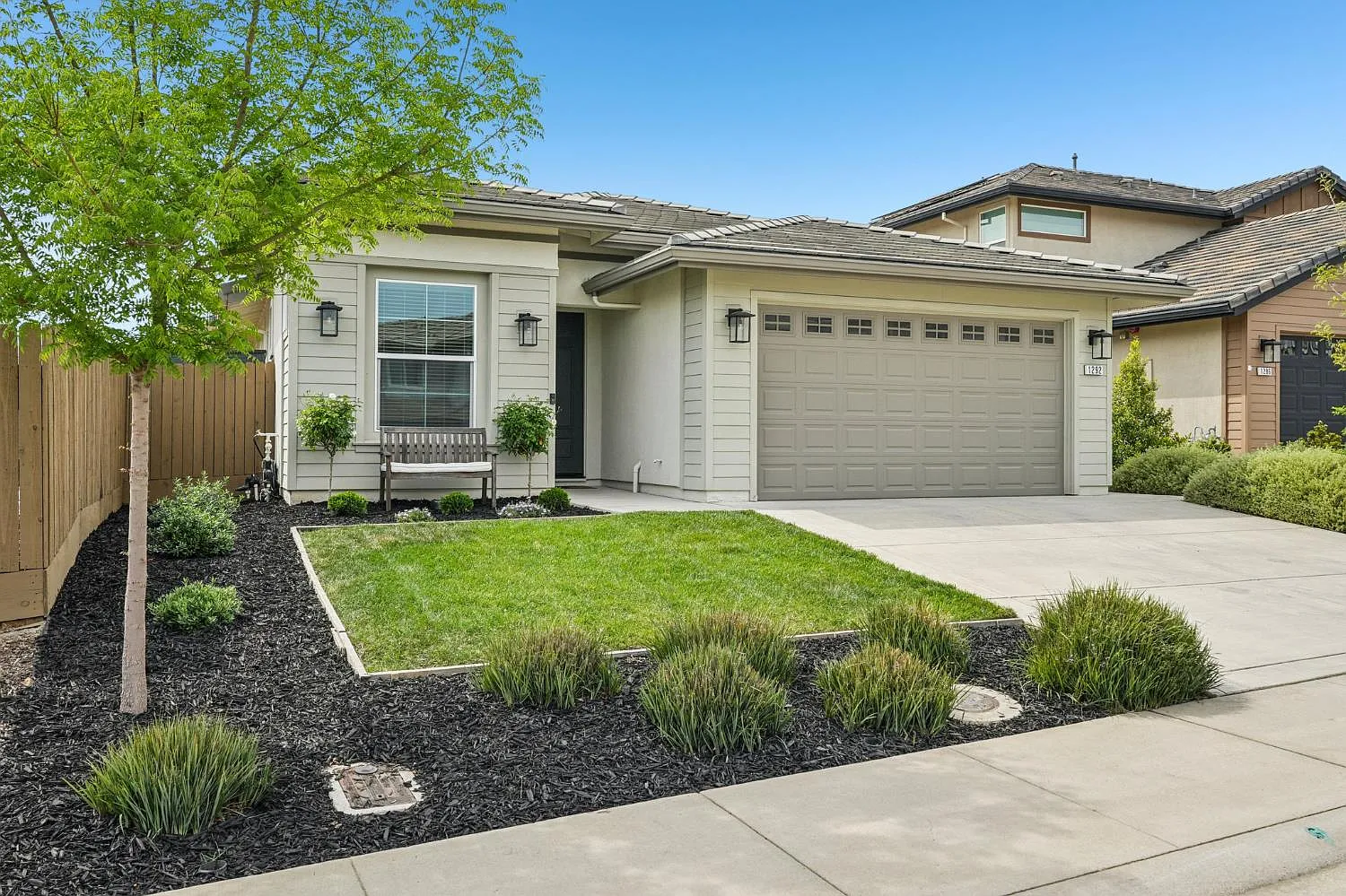 1292 Seneca Cir photo 1