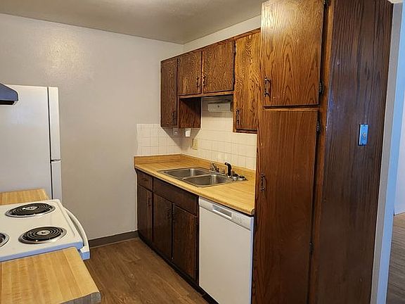 3rd image of 4517 Parkview Dr #Kc