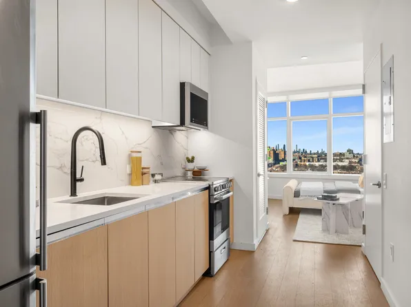 123 Linden Boulevard image 2 of 18