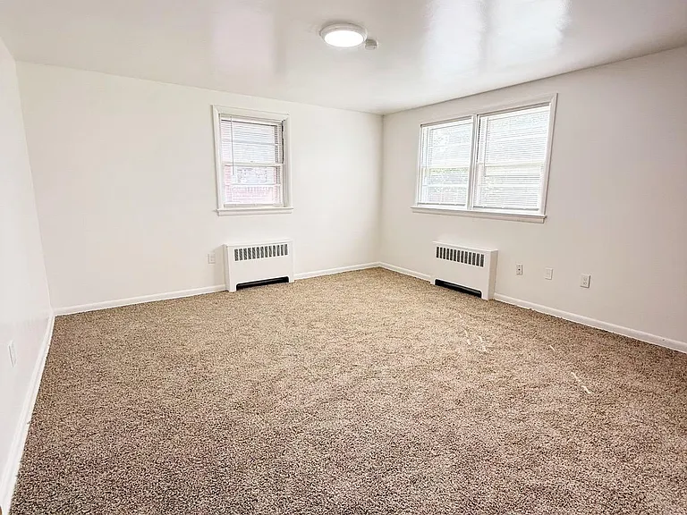633 Noble St — Photo 8