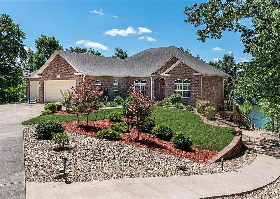 1st image of 22 Eppington Ln