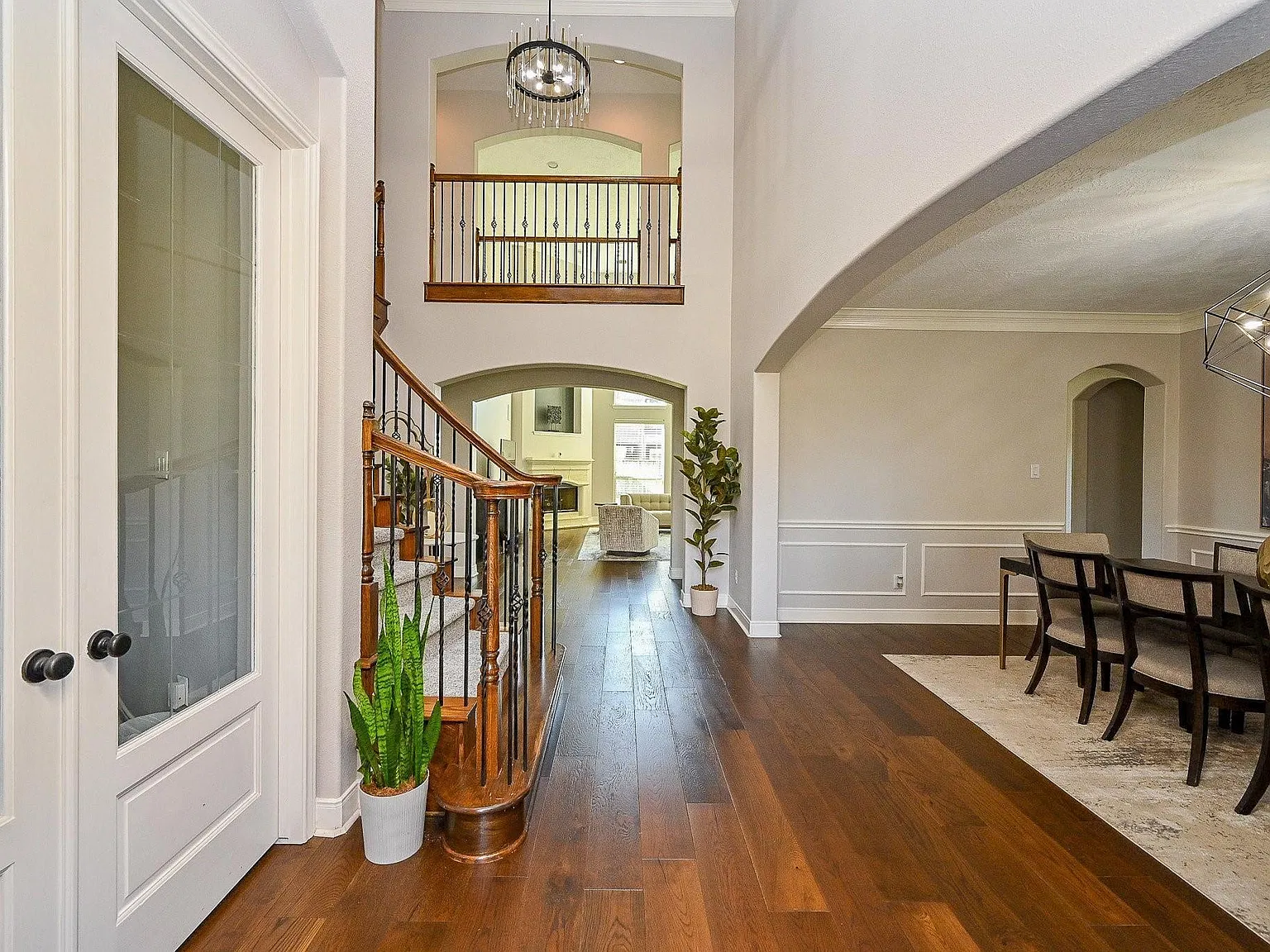 5 bed, 4.5 bath, 4530 sqft, $4,500 — Photo 3