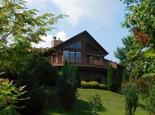 1298 Lakeshore Dr, Cleveland, WI 53015