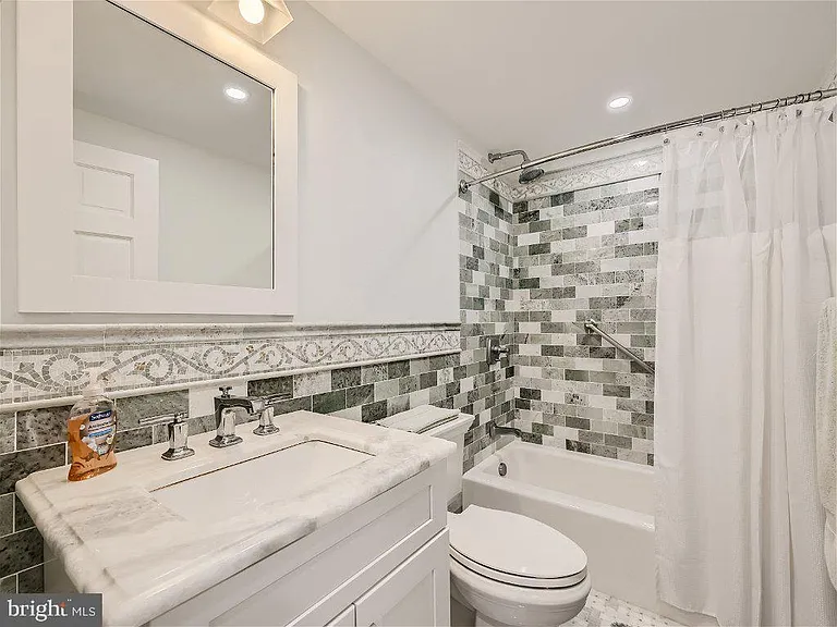 250 President St #211 — Photo 45