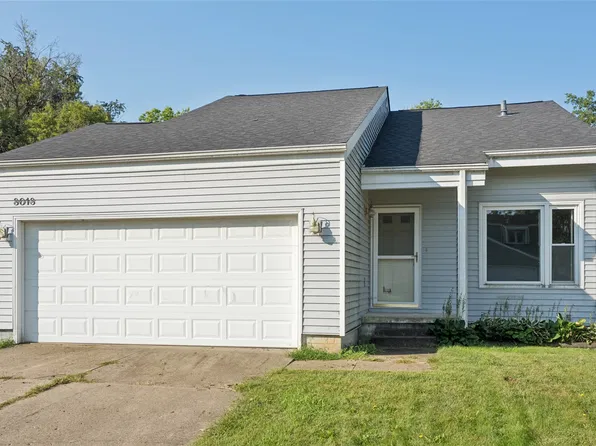 8018 N Walnut Creek Dr, Urbandale, IA 50322