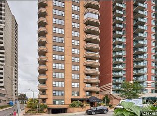 556 Laurier Ave W, Ottawa, ON K1R7X2